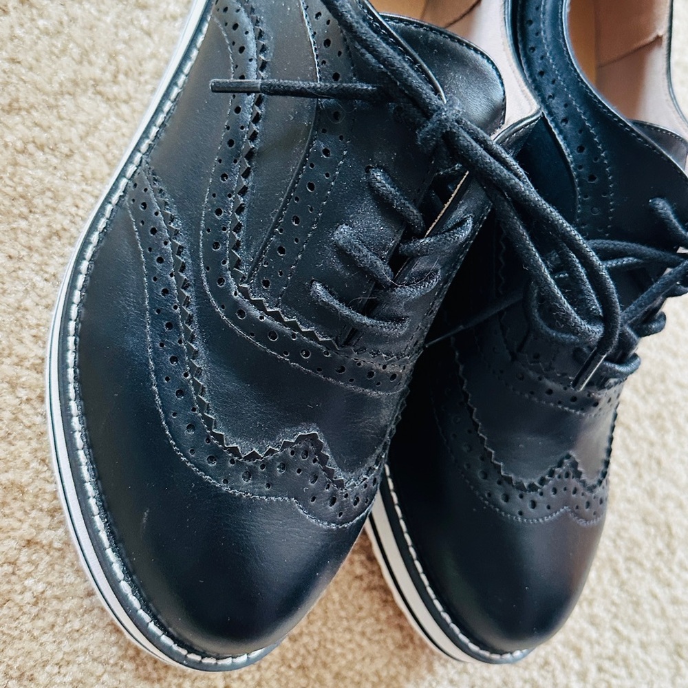 Black Oxford Tie Shoes - Picture 6 of 9